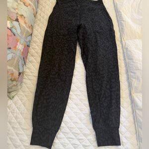 Lululemon Align Jogger Camo, size 8